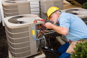 HVAC-Tech-Working-on-AC-Unit